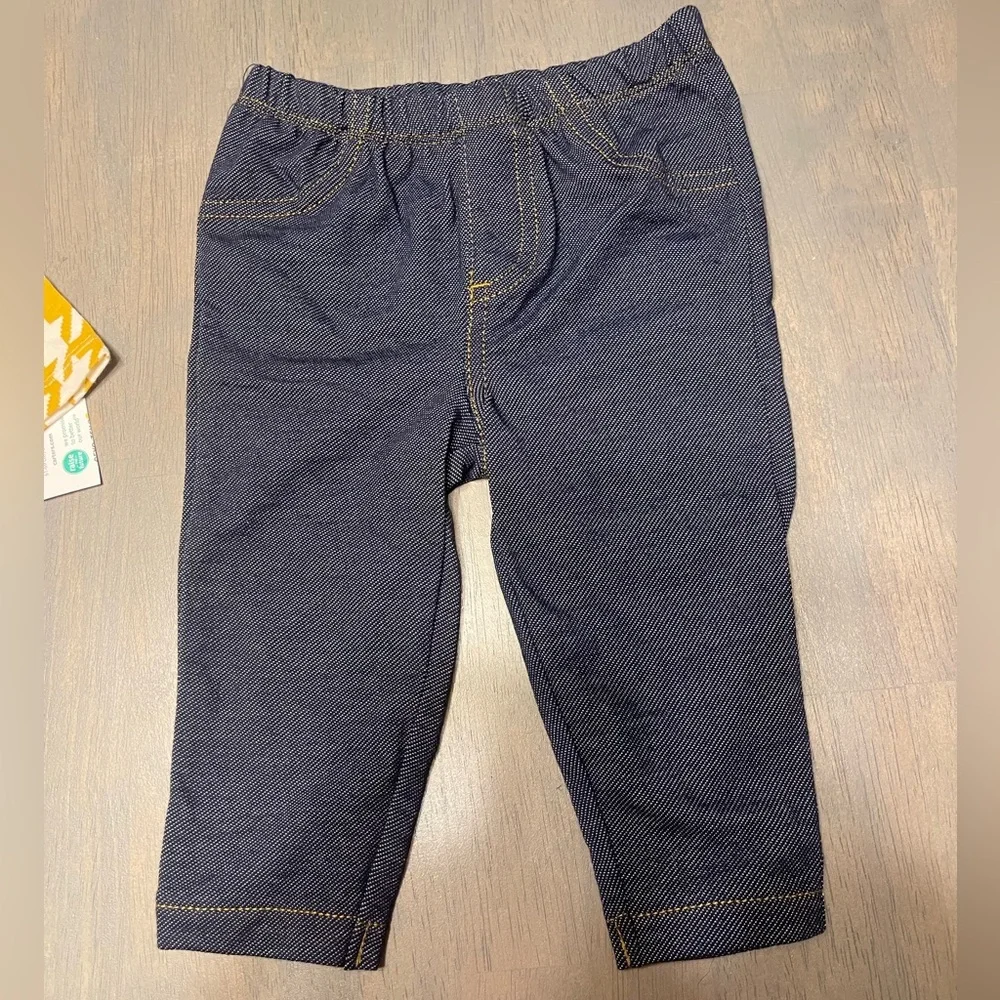 💛 NEW! • Carters • 2 piece outfit | 6 months - Picture 6 of 7